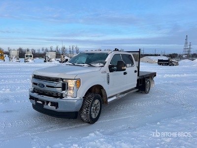2017 Ford F-350 XLT Crew Cab 平台トラック
