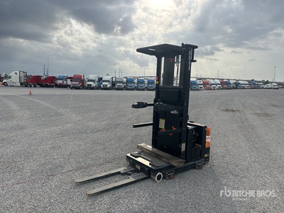 EP Equipment JX2-144 2000 lb Chariot à poste de conduite élevable