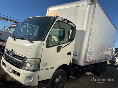 2016 Hino 155 4x2 Furgoneta caja cerrada (Inoperable)