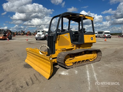2006 John Deere 450J LGP جرافة مجنزرة