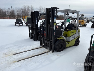Clark C25L 4550 lb Pneumatic Tire Forklift