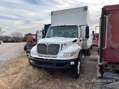 2015 International 4300 Furgoneta caja cerrada