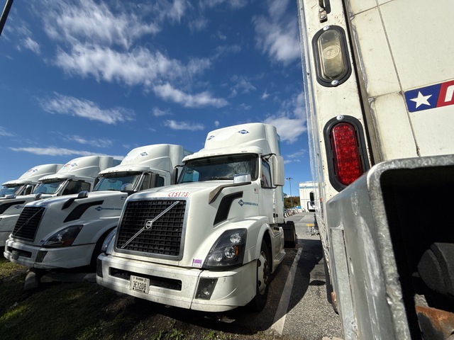 2017 Volvo VNL CNG 6x2 T/A Day Cab Truck Tractor (Inoperable)