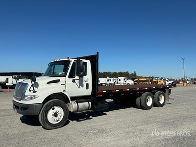 2014 International 4400 4x2 Flatbed Truck