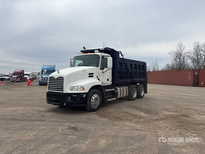 2016 Mack CXU613 6x4 T/A Camión dumper
