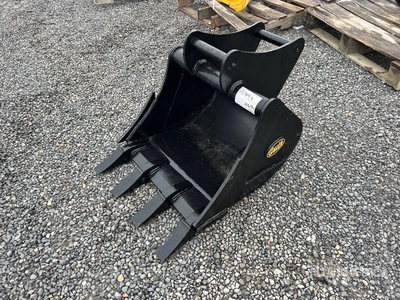 Geith MCR107 24 in Digging Excavator Bucket - Fits Kubota (Unused)