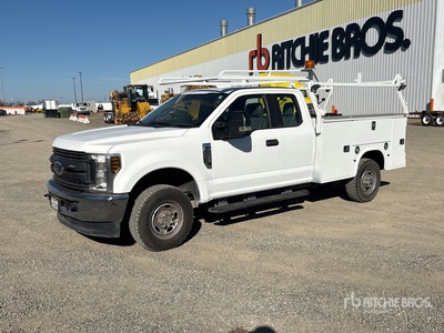 2019 Ford F-350 XL 4x4 Extended Cab Utility Truck
