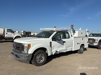 2017 Ford F-350 4x2 Extended Cab Utility Truck (Inoperable)