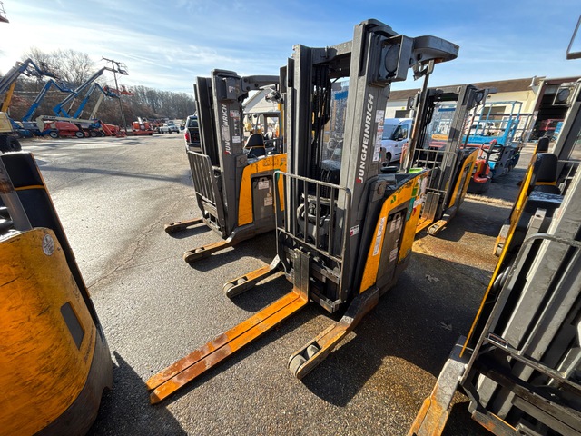 Jungheinrich ETR230A 3000 lb Electric Forklift