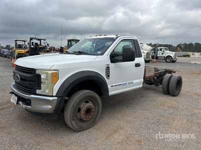 2017 Ford F-450 XL 4x2 を見 Cab and Chassis