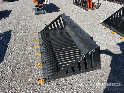 2025 GIYI GY-RB66 66 in Rock Skid Steer Bucket (Unused)