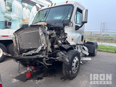 2013 Freightliner Cascadia 113 4x2 S/A Day Cab Truck Tractor (Inoperable)