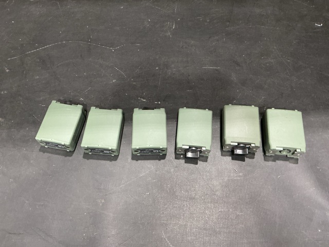 (99) Harris L123 Battery Holders