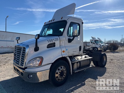 2013 Freightliner Cascadia 113 S/A Day Cab Truck Tractor
