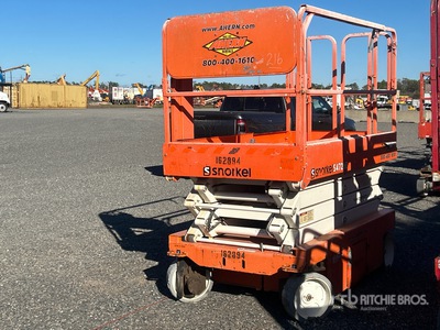 2015 Snorkel S4726E Electric シザーリフト (Inoperable)