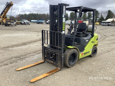 2022 Clark S30 5300 lb Pneumatic Tire Wózek widłowy