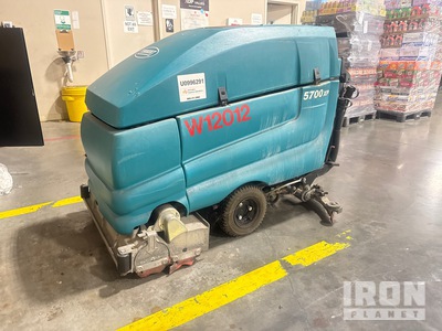 2012 (unverified) Tennant 5700XP Walk-Behind Electric Fregadora de Suelos