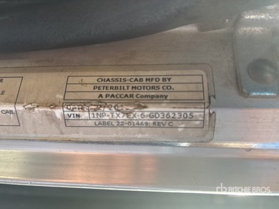 2016 Peterbilt 367 8x4 Tri/A Dump Truck