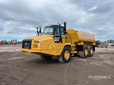2018 Cat 725C2 5000 gal 6x6 Water Wagon