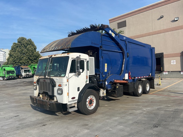 2020 Peterbilt 520 6x4 Front Loader Waste Collection Truck