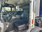 Cab with Seats/armrests