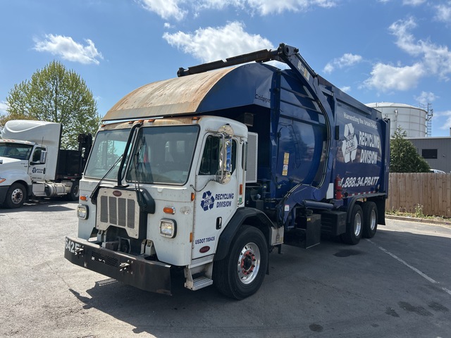 2020 Peterbilt 520 6x4 Front Loader Waste Collection Truck