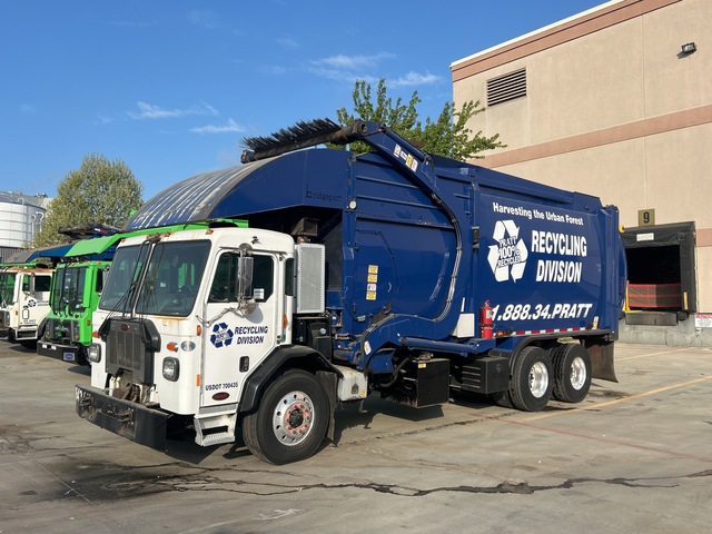 2020 Peterbilt 520 6x4 Front Loader Waste Collection Truck