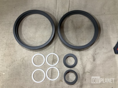 (13) Parker-Hannifin 3074010005 Sleeve Bushings