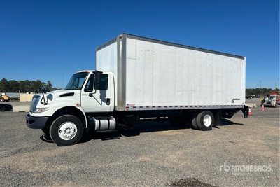 2017 International Durastar 4300 4x2 Kastenwägen
