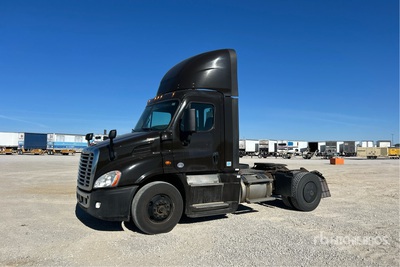 2017 Freightliner Cascadia 113 4x2 S/A Day Cab Truck Tractor