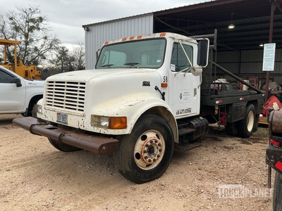 1999 International 4700 4x2 Windenwägen (Inoperable)