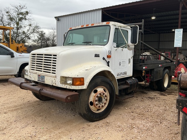 1999 International 4700 4x2 Gin Pole Truck