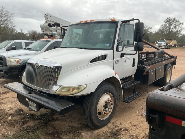 2004 International 4300 4x2 Gin Pole Truck