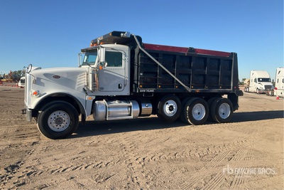 2015 Peterbilt 367 8x4 Tri/A Dump Truck
