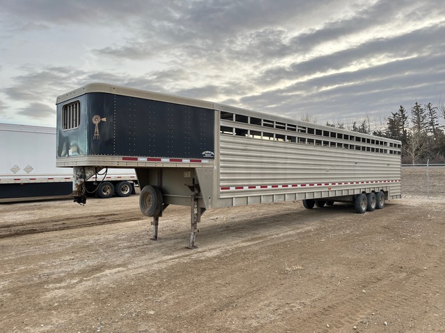 2013 Featherlight 48 ft Tri/A Livestock Trailer