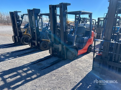 2014 Toyota 8FGCU30 5800 lb Pneumatic Tire Forklift