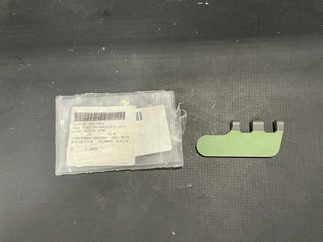 Boeing 68A325571-2011 Access Door Hinge