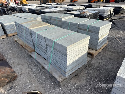 Quantity of (4) Pallets of Pallets 24 In x 24 In x 1.5 In Thermal Bluestone Pattern Divers - Équipement d'aménagement paysagé