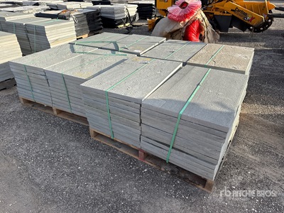Quantity of (4) Pallets of Pallets 24 In x 36 In x 1.5 In Thermal Bluestone Pattern Divers - Équipement d'aménagement paysagé
