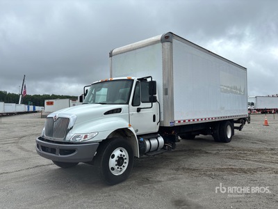 2018 International Durastar 4300 4x2 Furgoneta caja cerrada