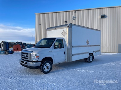 2017 Ford E-450 Super Duty 4x2 Moving Furgoneta caja cerrada