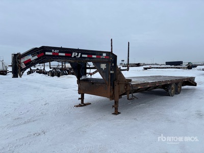 2015 PJ Trailers 25 ft T/A Gooseneck Plant Trailer