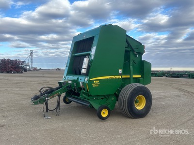 2017 John Deere 569 Round Baler
