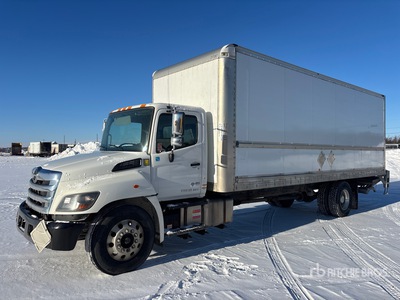 2019 Hino 338 4x2 شاحنة فان