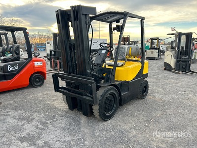 Daewoo GC25P3 8695 lb Pneumatic Tire Forklift