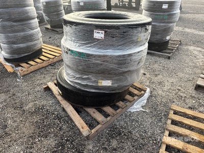 Quantity of (4) 11R24.5 Neumáticos