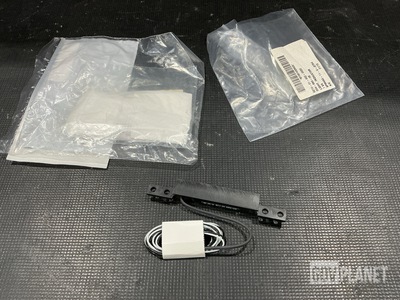 (2) Luminator Holding 934-880-06 Indicator Lights