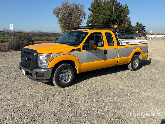 2014 Ford F-250 2014 Ford F-250 Xl 4X2 Extended Cab Pickup