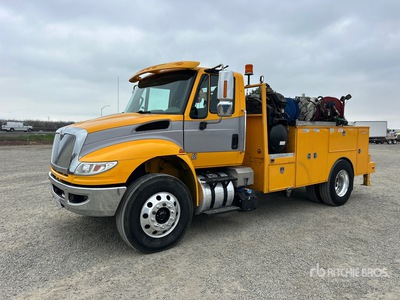 2015 International 4400 4x2 サービスカー