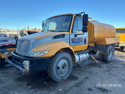 2011 International 4300 2000 gal 4x2 Water Truck